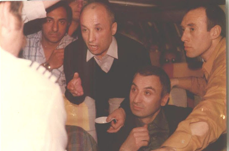 В полёте из Вены в Тель-Авив, 1979&nbsp;г. Справа налево: Анатолий Альтман, Зеэв Залмансон, Гилель Бутман, Борис Пенсон.